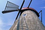 Kuressaare, wyspa Saaremaa, restauracjaVeski, zabytkowy wiatrak, Estonia