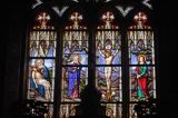 witraż w kościele w Fouesnant, Finistere, Bretania, Francja, scena pod krzyżem, Pieta