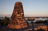 Gubbo Kupa, obelisk na szczycie, archipelag Gryt, Szwecja