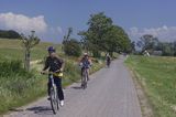 ścieżka rowerowa na wyspie Hiddensee, Bałtyk, Mecklenburg-Vorpommern, Niemcy