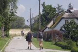 ścieżka rowerowa i turyści piesi, wyspa Hiddensee, Mecklenburg-Vorpommern, Bałtyk, Niemcy