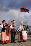 występ zespołu regionalnego w porcie Kłajpeda, Litwa lithuanian folk musicians, Klajpeda, Lithuania