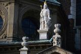 Cracow, na Wawelu, figura na kaplicy Zygmuntowskiej