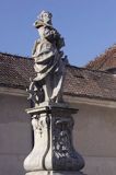 Lidzbark Warmiński, Na dziedzińcu przedzamcza w centralnym miejscu znajduje się barokowy pomnik św. Katarzyny z 1756 r., ufundowany przez biskupa Grabowskiego, zamek Biskupów Warmińskich