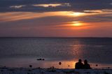 Romantyczny zachód słońca w Logstor, Limfjord, Jutlandia, Dania