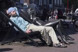Middelburg, rzeźba użytkowa - leżaki na deptaku w centrum, Holandia