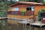 dom na wodzie w Mirow, Pojezierze Meklemburskie, Meklemburgia-Pomorze Przednie, Niemcy