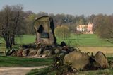 Park Mużakowski, Łęknica, lista światowego dziedzictwa UNESCO, rzeka Nysa Łużycka, widok ze strony polskiej, kamień Pucklera w parku po stronie polskiej, widok na Nowy Zamek po stronie niemieckiej