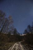 Gwiezdne niebo, nocny pejzaż w świetle Księżyca, Bieszczady