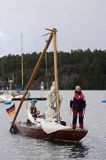 jacht ze złamanym masztem port jachtowy - marina w Nynashamn, Szkiery Szwedzkie, Archipelag Sztokholmski, Szwecja