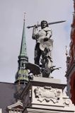 Ryga, figura św. Jerzego ze smokiem na Domie Bractwa Czarnogłowych, Stare Miasto, Łotwa