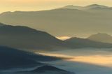 Inwersja, mgły w dolinach, widok z Połoniny Wetlińskiej, Bieszczady