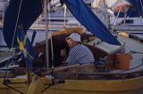 żeglarz na szwedzkim jachcie, stary człowiek i morze