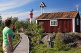 ścieżka, kaplica i latarnia morska na wyspie Tankar, Finlandia, Zatoka Botnicka