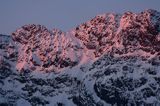 Tatry wschodzące słońce na grani Świnicy /widok z Królowej Rówień/