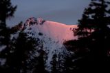 Tatry wschodzące słońce na grani Skrajnej Turni /widok z Królowej Rówień/