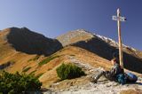 turysta na szlaku w Tatrach na Siwej Przełęczy