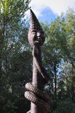 rzeźba 'Ewa i wąż' w parku miejskim w Ventspils, Windawa, Łotwa Ventspils, Latvia