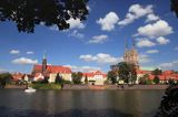 Wrocław, Ostrów Tumski, rzeka Odra, katedra i Kościół św. Krzyża